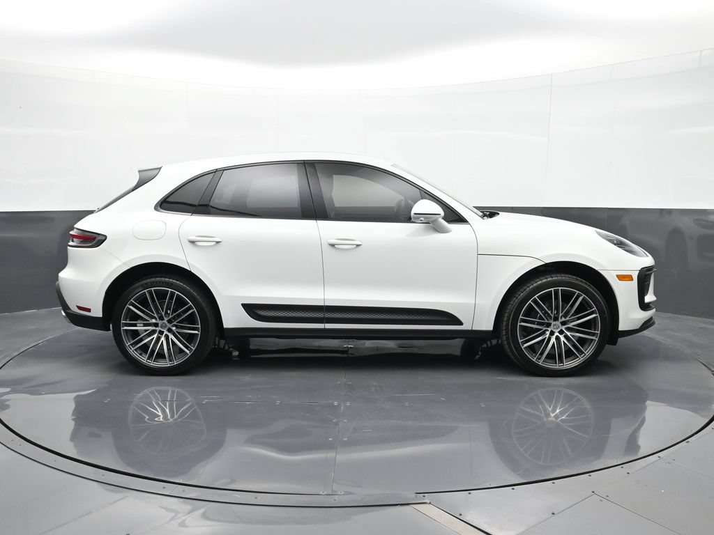 Certified 2025 Porsche Macan AWD/4WD image 27