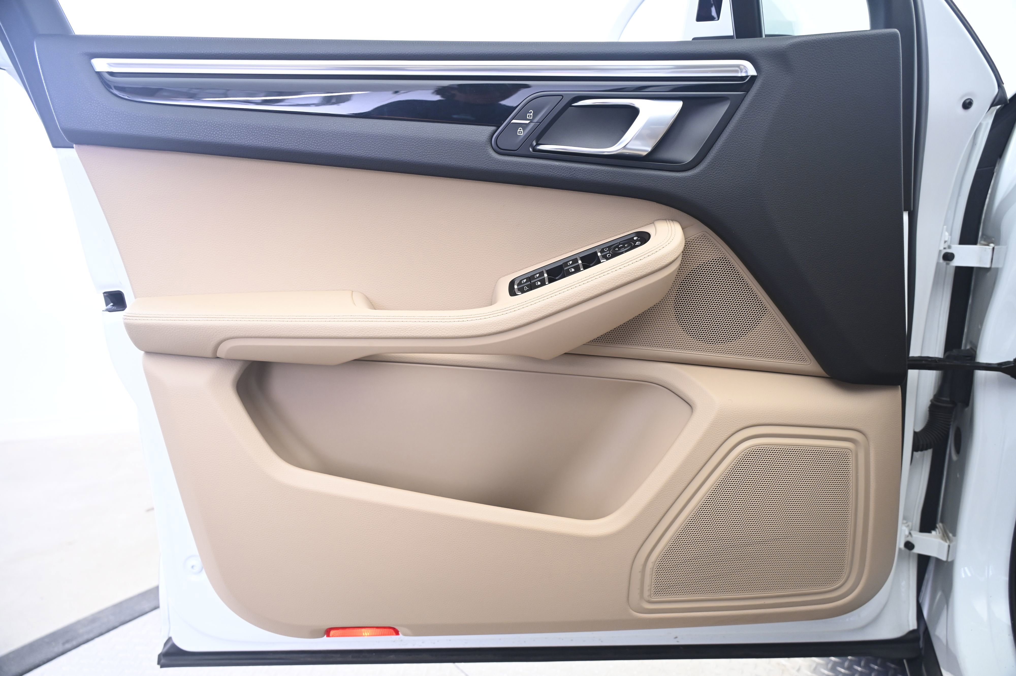 Used 2019 Porsche Macan image 26