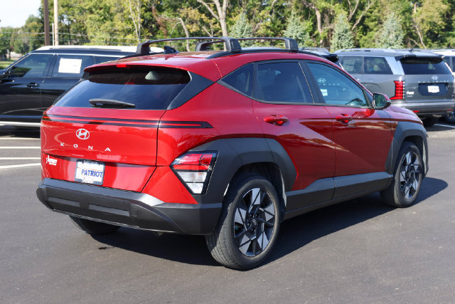 Used 2024 Hyundai Kona SEL w/ Convenience Package FWD image 3