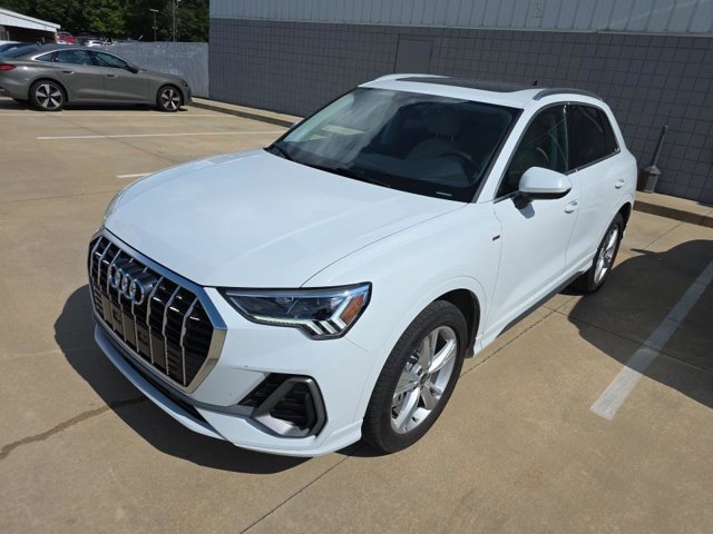 Used 2023 Audi Q3 2.0T Premium Plus w/ Premium Plus Package AWD/4WD image 15
