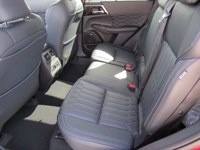 New 2025 Mitsubishi Outlander SEL image 9