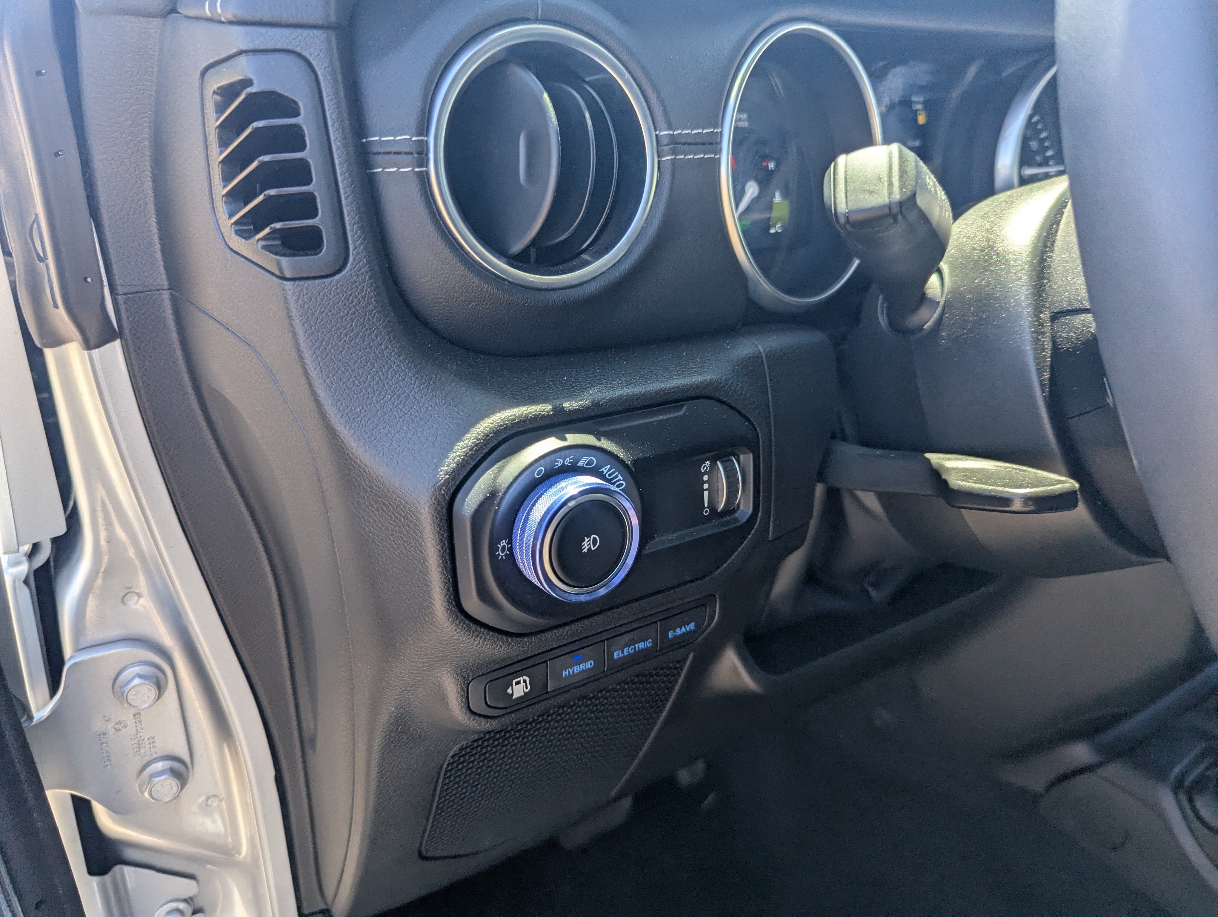 Used 2023 Jeep Wrangler Unlimited Sahara AWD/4WD image 23