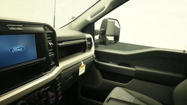 New 2026 Ford F250 XLT w/ FX4 Off-Road Package AWD/4WD image 21
