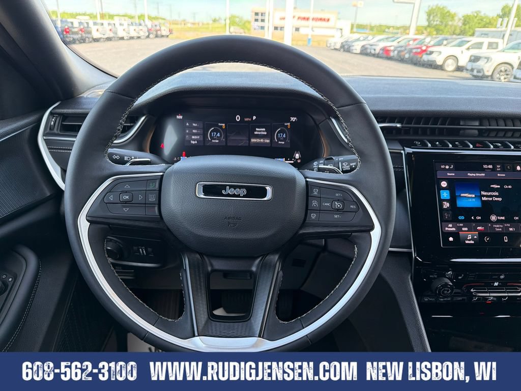 Used 2025 Jeep Grand Cherokee Altitude AWD/4WD image 14