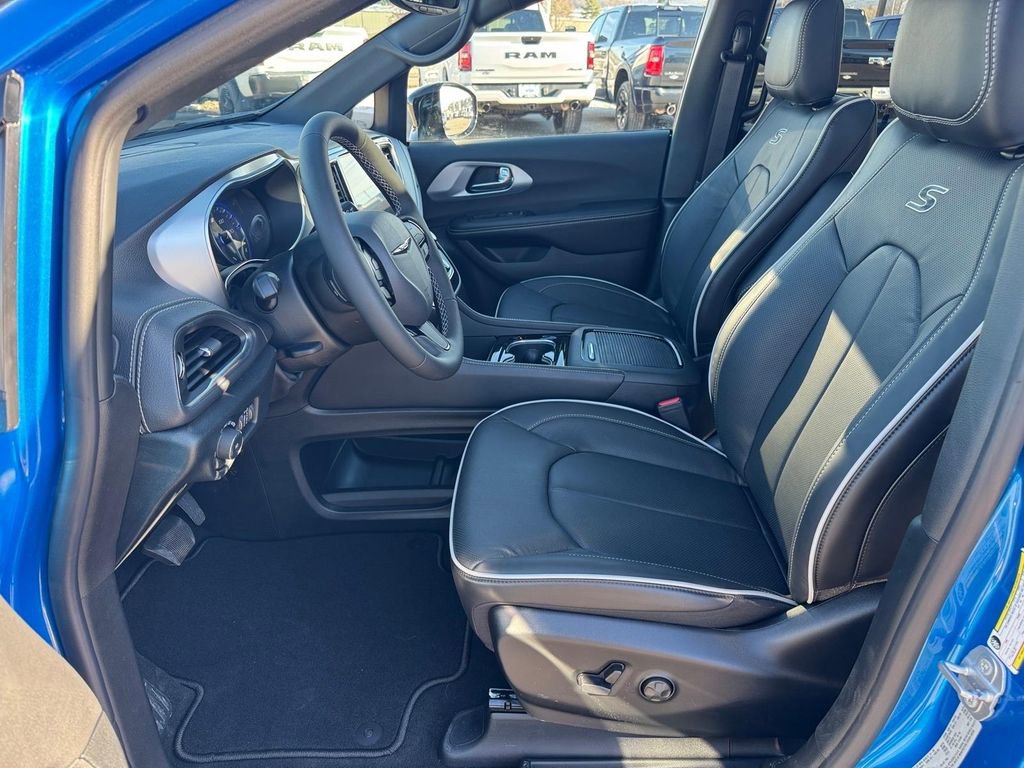 New 2026 Chrysler Pacifica Limited w/ S Appearance Package image 10