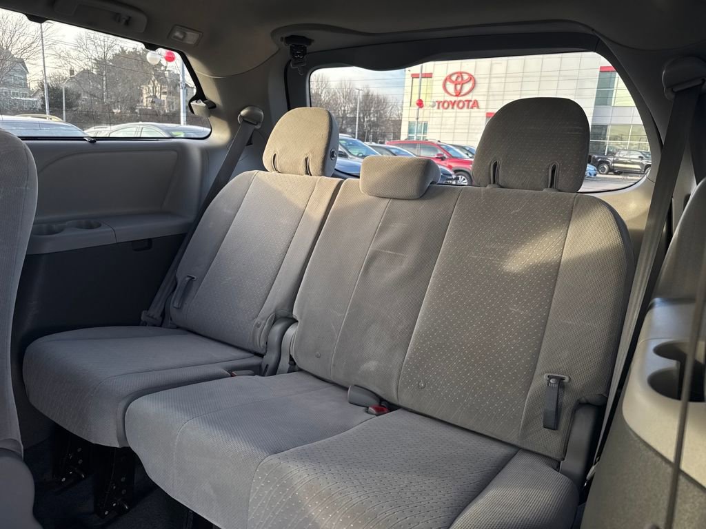 Used 2018 Toyota Sienna LE image 41
