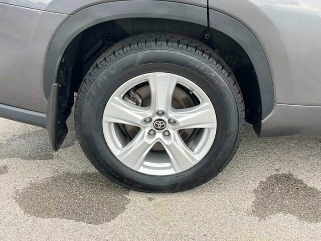 Used 2024 Toyota Highlander LE image 43