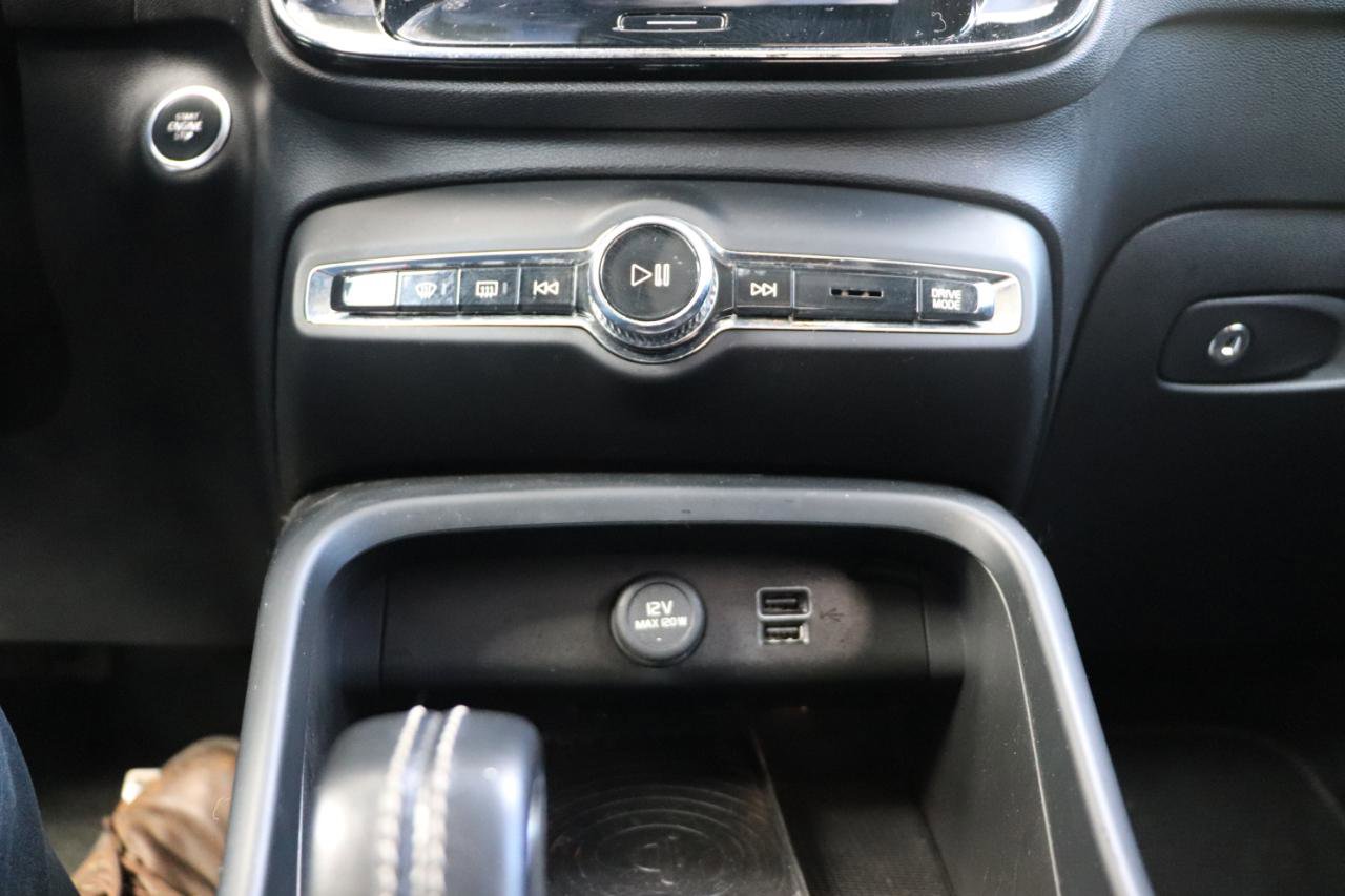 Used 2019 Volvo XC40 T4 R-Design FWD image 14