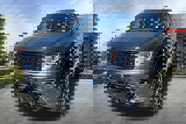 Used 2017 Jeep Grand Cherokee Overland image 3