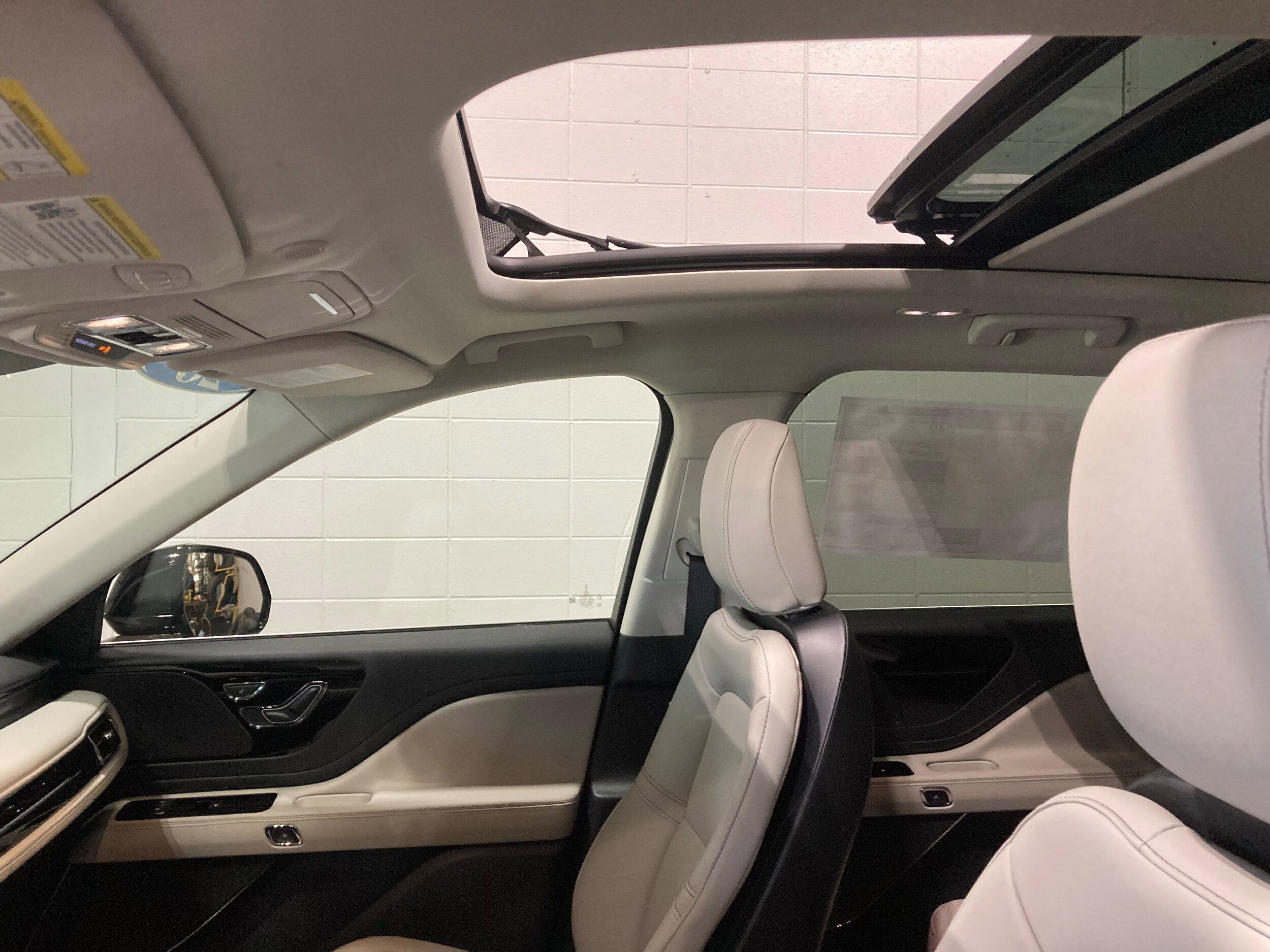 Used 2026 Lincoln Aviator AWD image 25