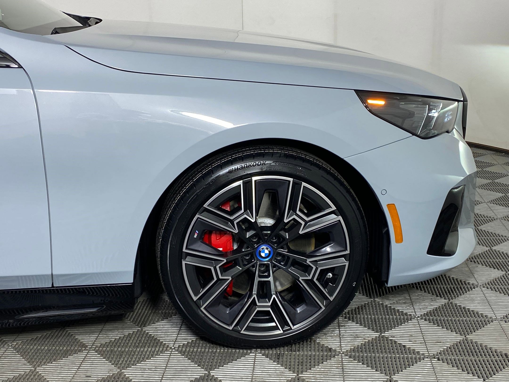 Certified 2025 BMW i5 xDrive40 w/ M Sport Package image 11