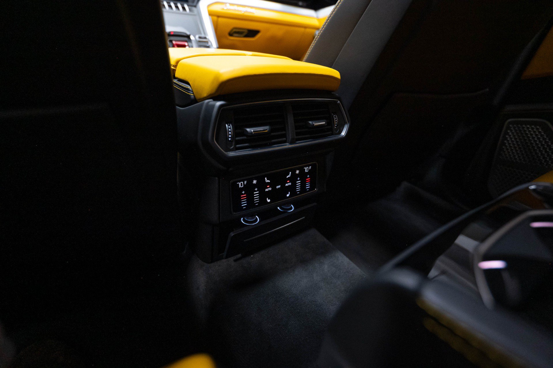 Used 2019 Lamborghini Urus AWD/4WD image 21