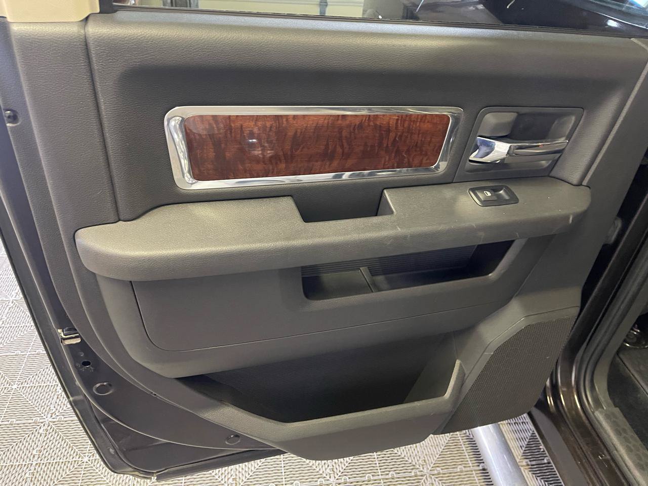 Used 2011 RAM 1500 Laramie AWD/4WD image 22