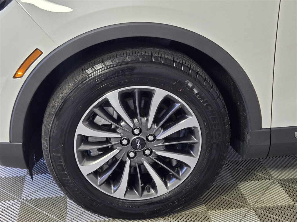 Used 2023 Lincoln Nautilus FWD w/ Premium Package image 5