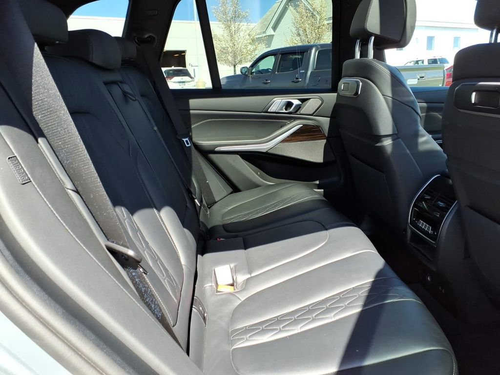 Used 2025 BMW X5 xDrive50e AWD/4WD image 12