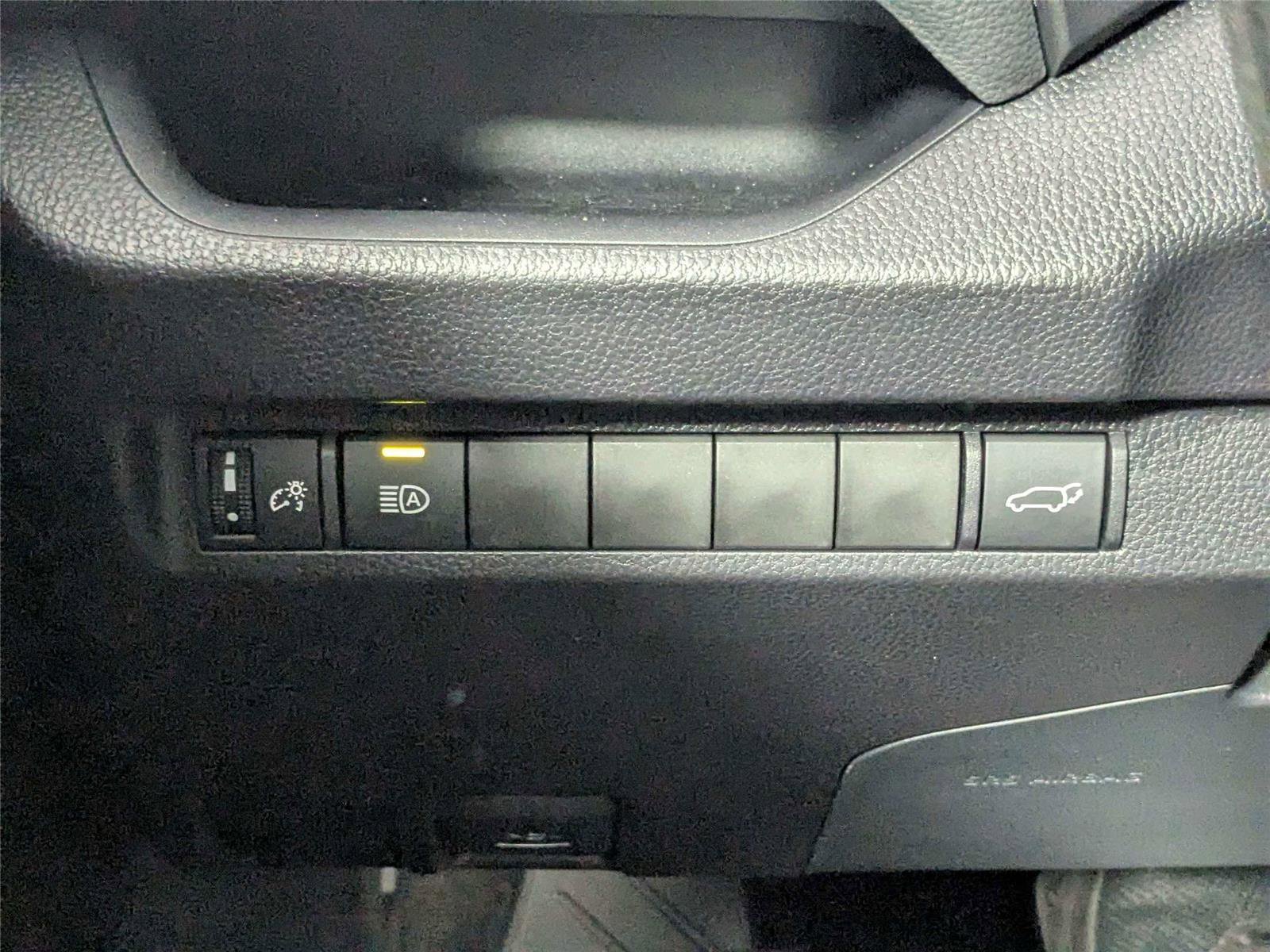 Used 2025 Toyota RAV4 XLE w/ Convenience Package FWD image 17