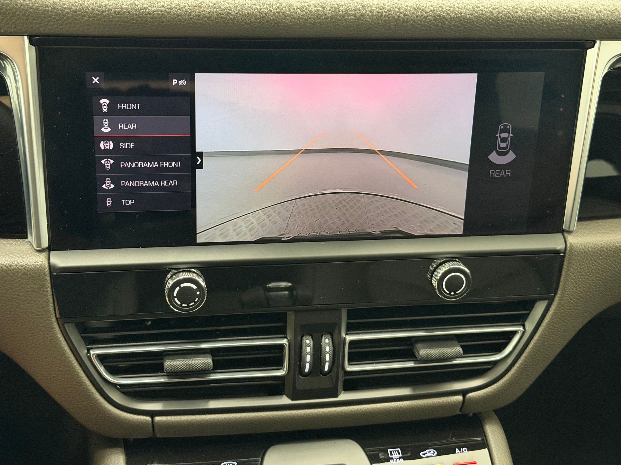 Certified 2024 Porsche Macan S AWD/4WD image 19