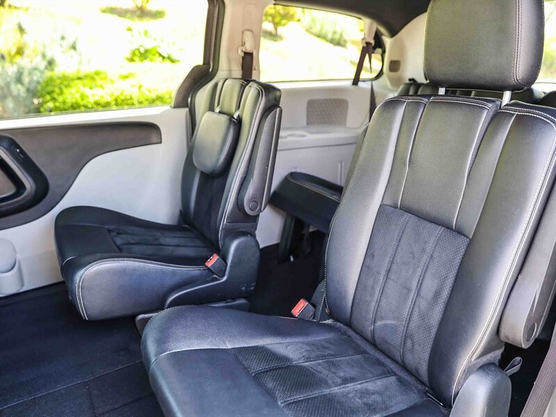 Used 2018 Dodge Grand Caravan SXT FWD image 21