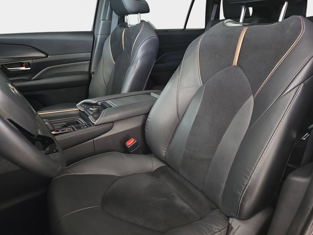Used 2024 Toyota Grand Highlander AWD Hybrid image 17
