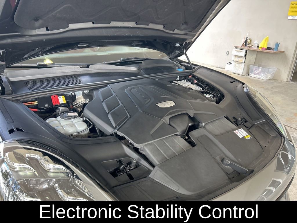 Used 2022 Porsche Cayenne w/ Premium Package Plus image 11