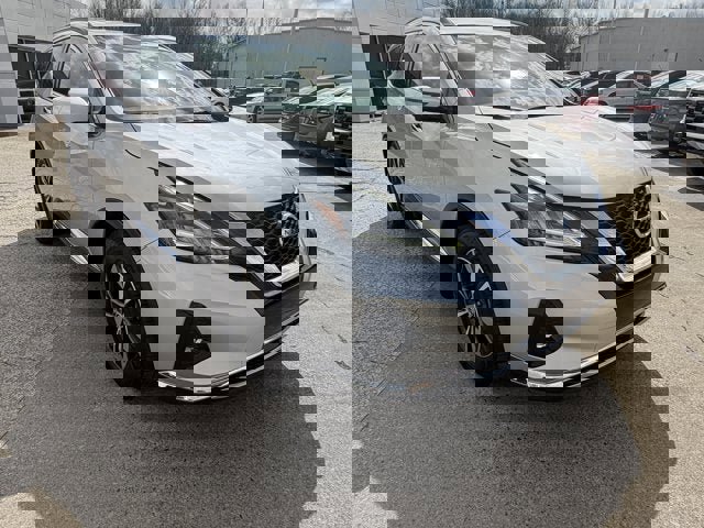 Used 2019 Nissan Murano SV w/ Premium Package image 3