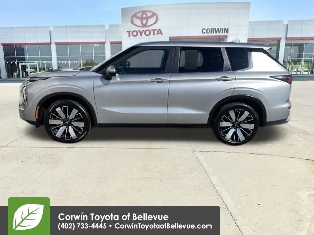 Used 2025 Mitsubishi Outlander SE video 2