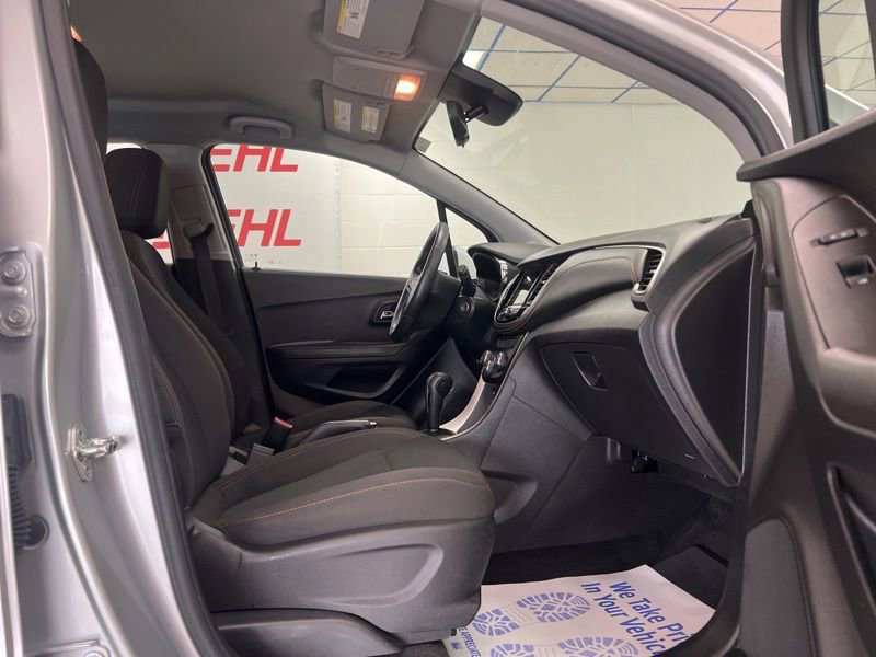 Used 2018 Chevrolet Trax LS FWD image 12