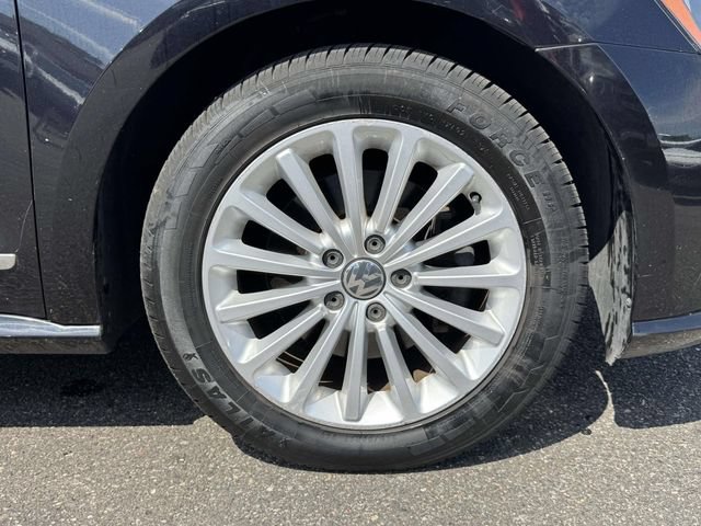 Used 2017 Volkswagen Passat 1.8T SE FWD image 12