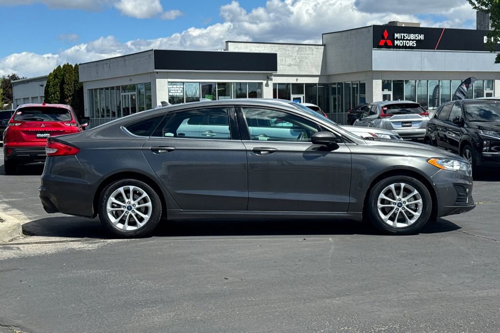 Used 2019 Ford Fusion SE FWD image 3