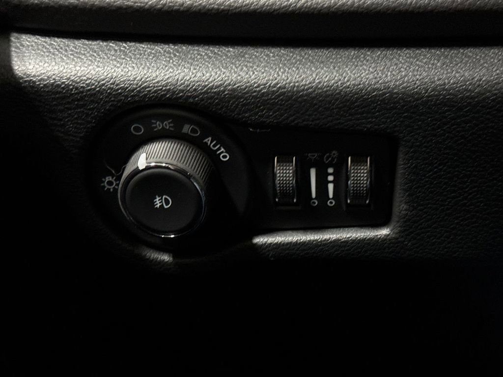 New 2026 Chrysler Pacifica Select image 17