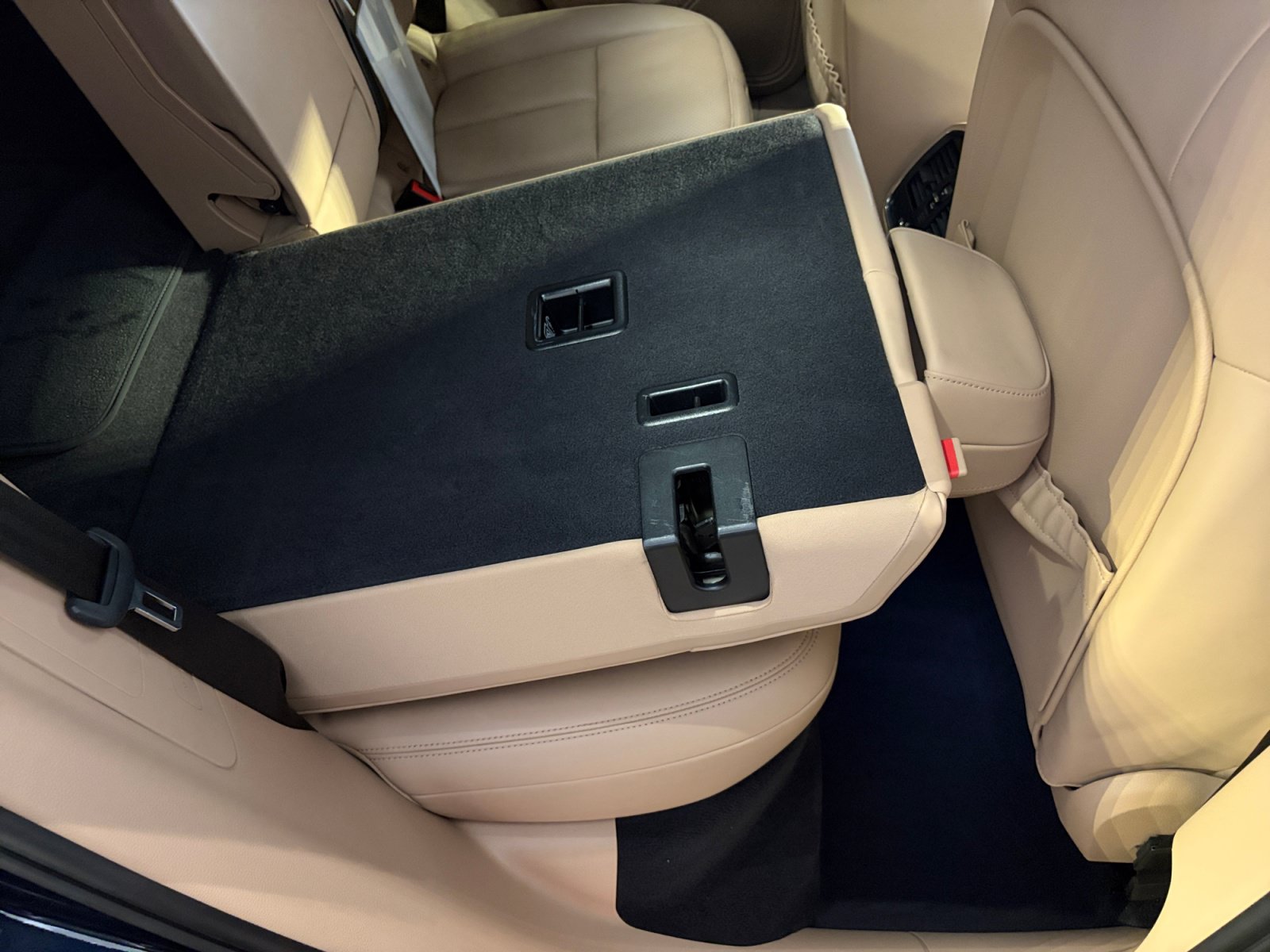 Certified 2020 Porsche Macan S AWD/4WD image 28