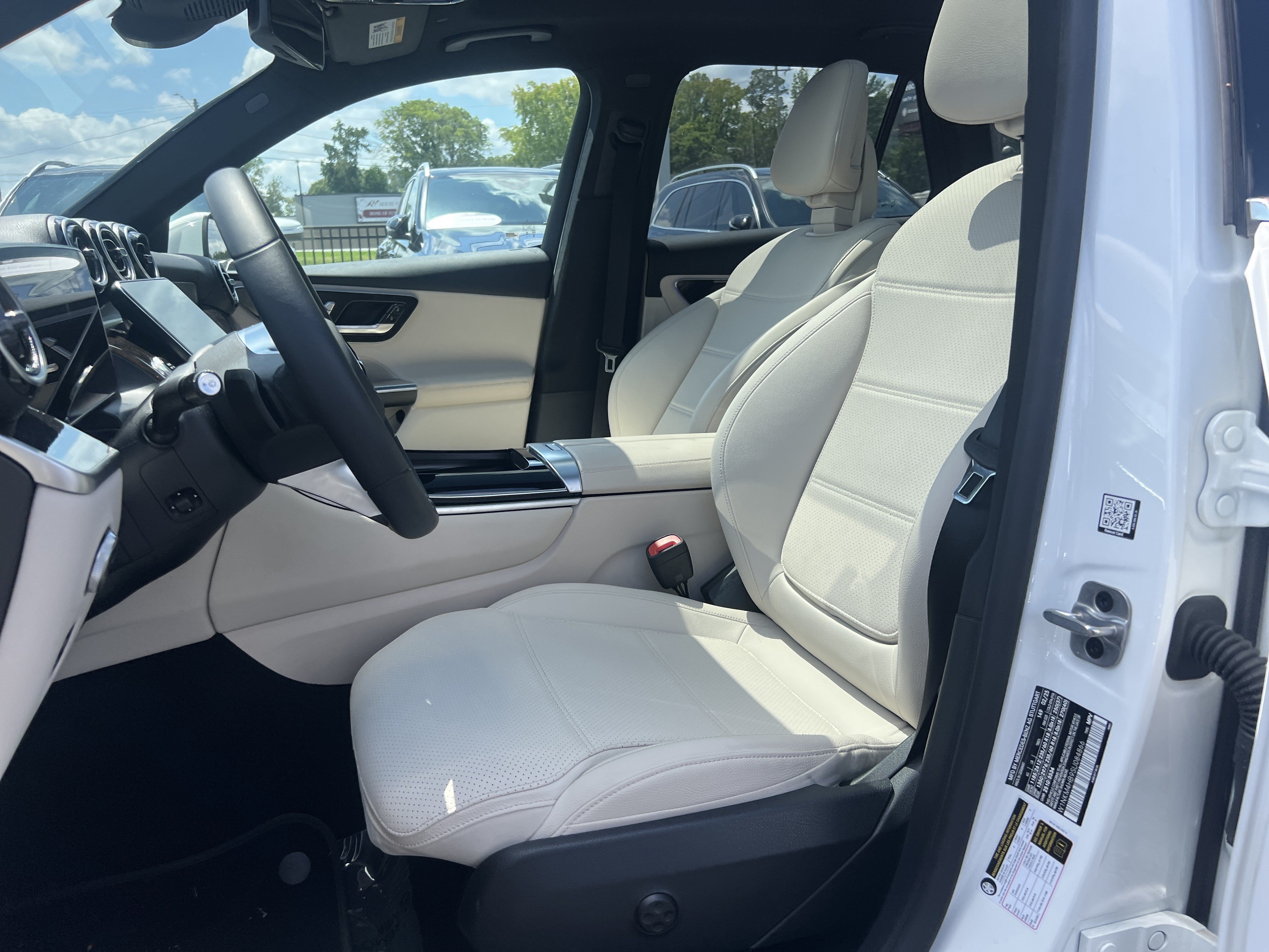 Certified 2025 Mercedes-Benz GLC 300 4MATIC image 16