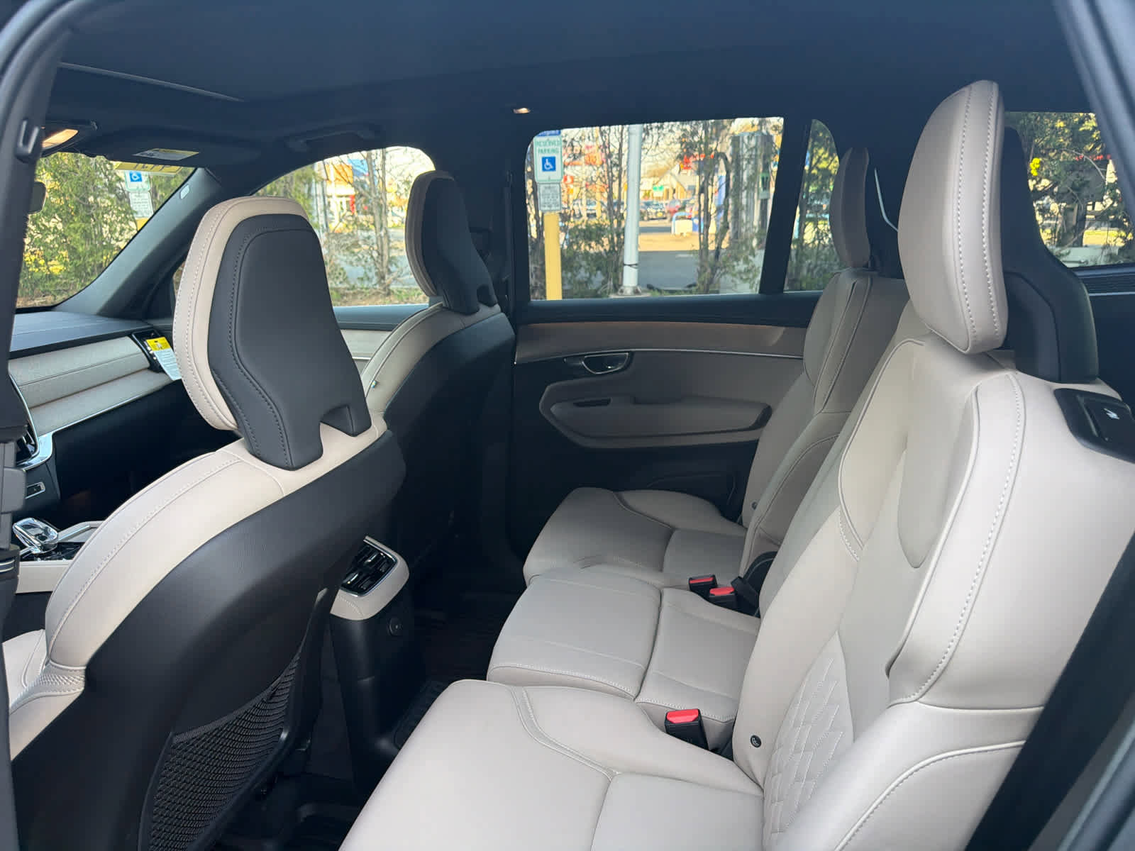 Used 2026 Volvo XC90 T8 Plus w/ Protection Package Premier image 16