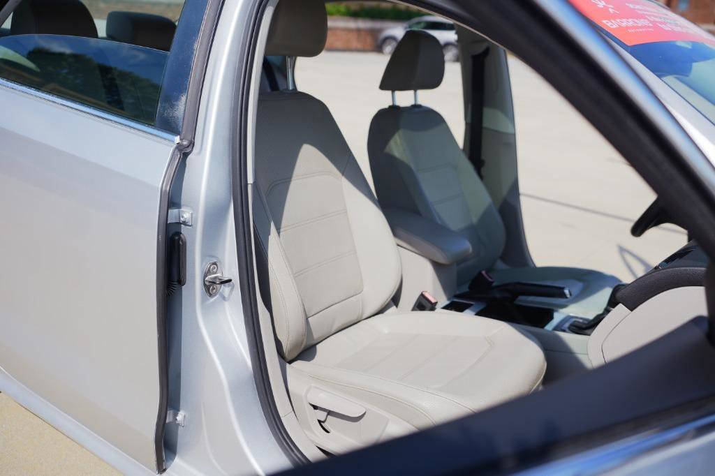 Used 2012 Volkswagen Passat 2.5 SE image 27
