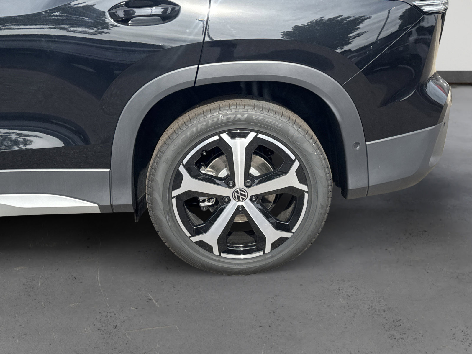 New 2026 Volkswagen Tiguan SE FWD image 8