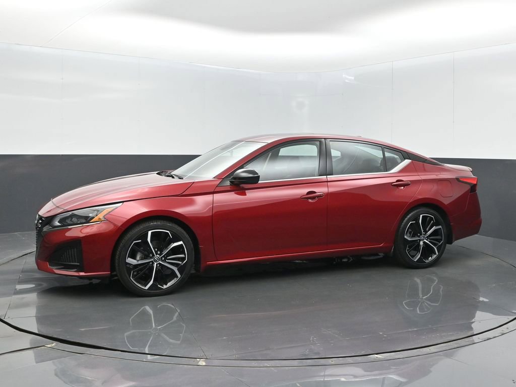Used 2023 Nissan Altima 2.5 SR w/ SR Premium Package image 10