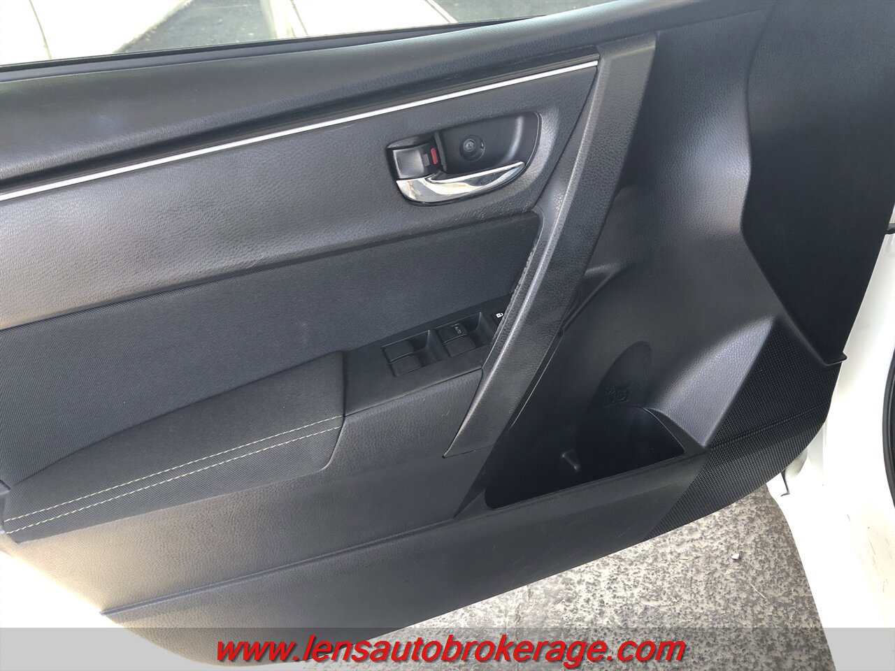 Used 2018 Toyota Corolla LE FWD image 9