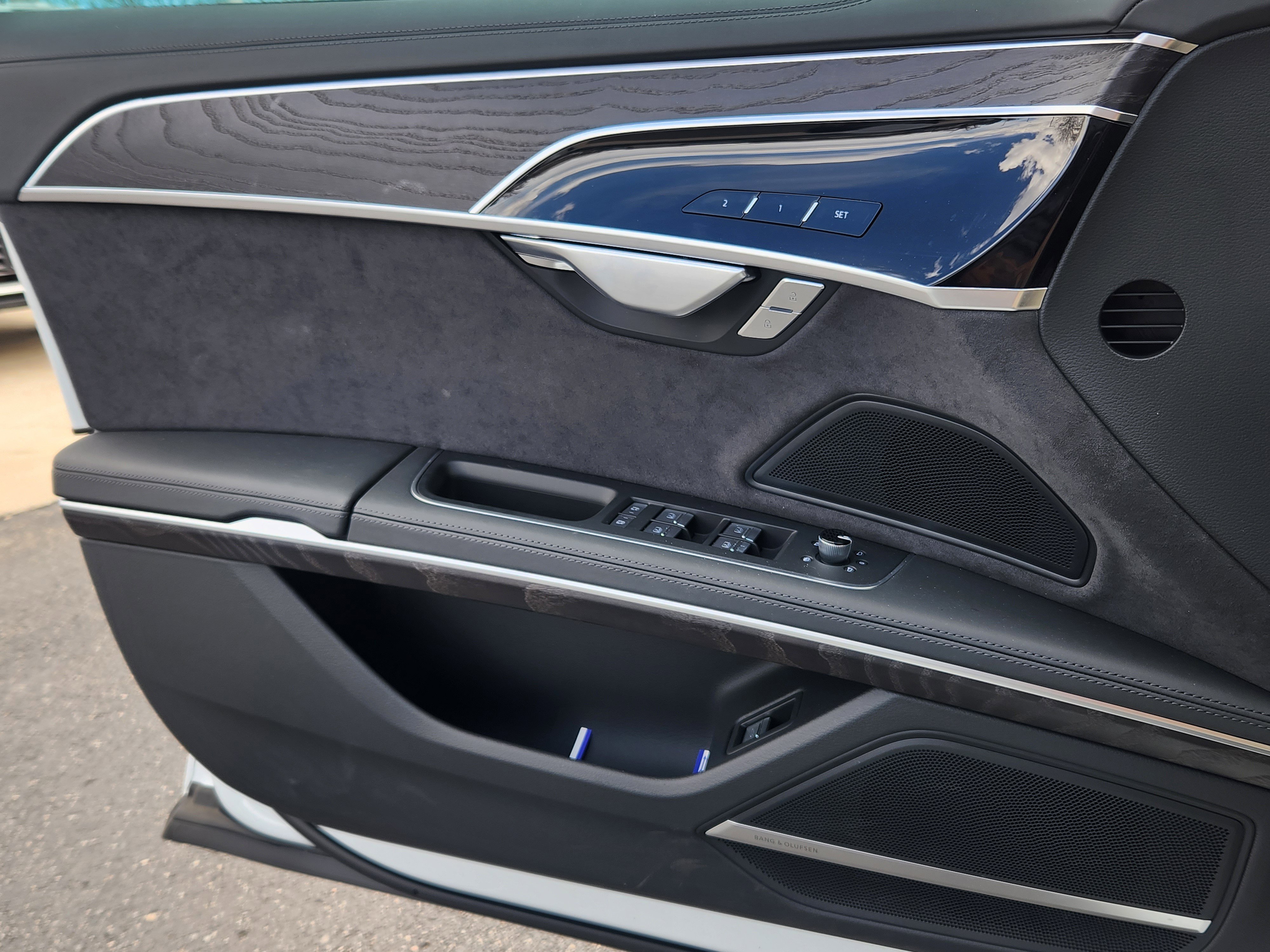 Used 2025 Audi A8 L 3.0T image 11