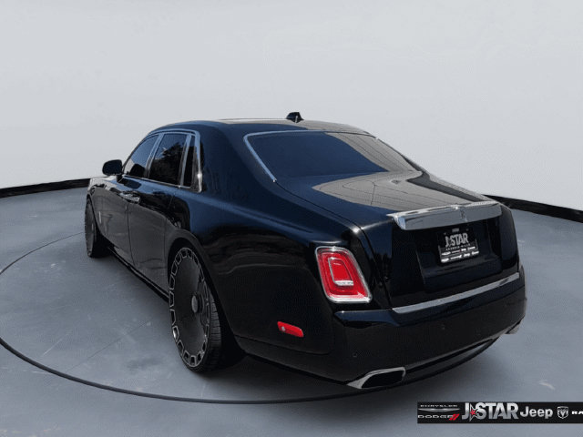 Used 2022 Rolls-Royce Phantom Sedan RWD image 7