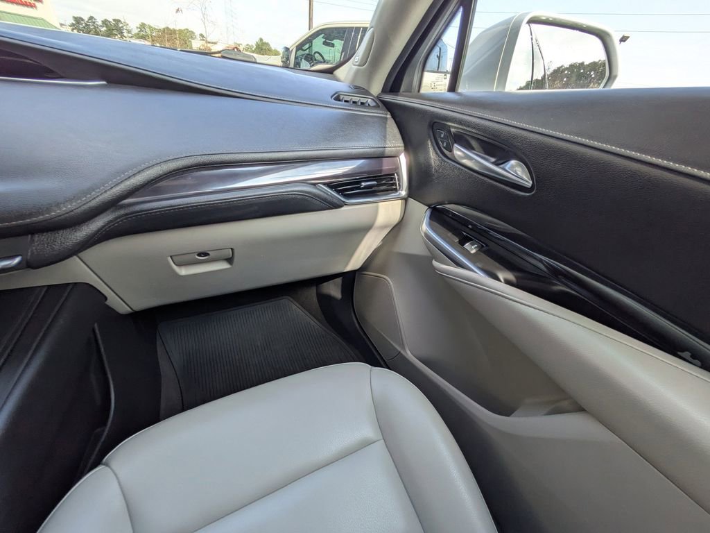 Used 2019 Cadillac XT4 Luxury w/ Cold Weather Package image 17
