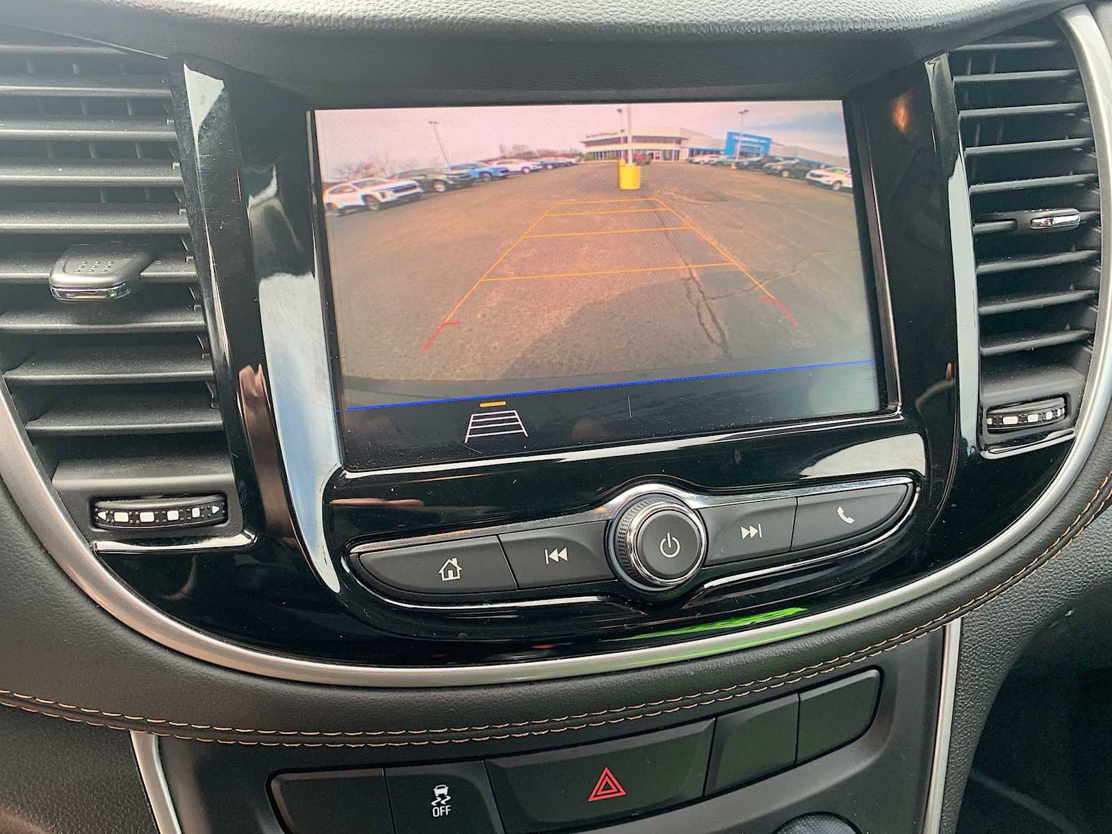 Certified 2022 Chevrolet Trax LT w/ Midnight Edition image 14