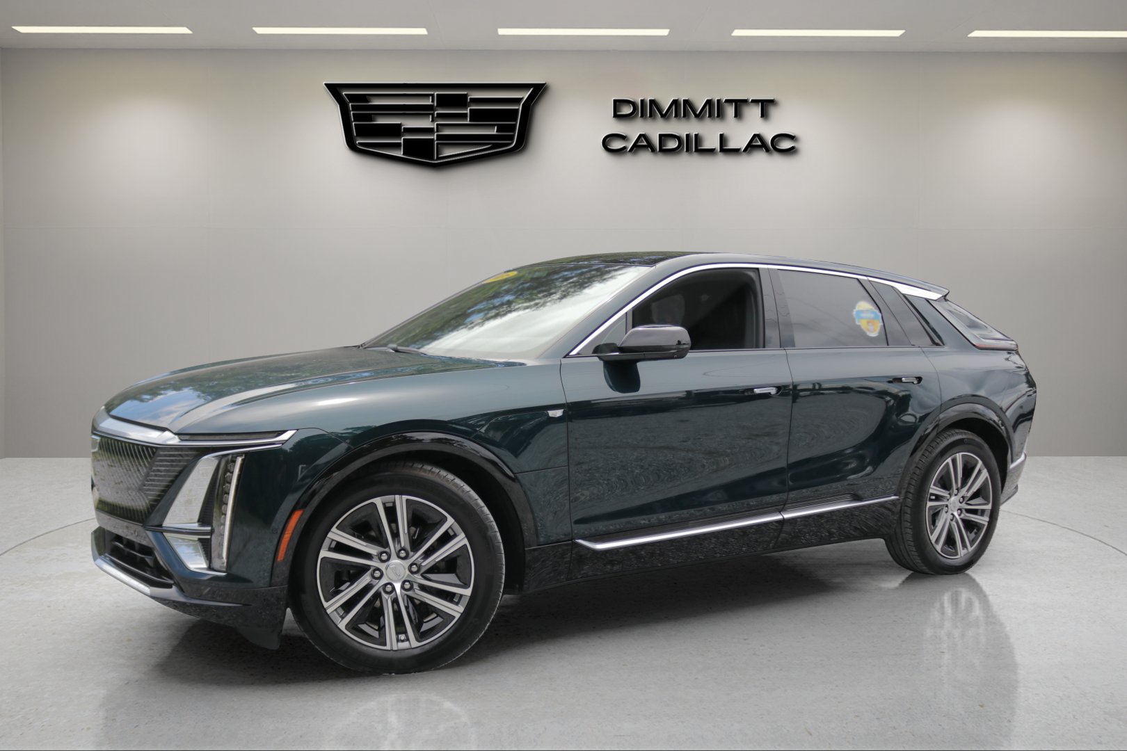 Certified 2025 Cadillac Lyriq Luxury RWD image 1