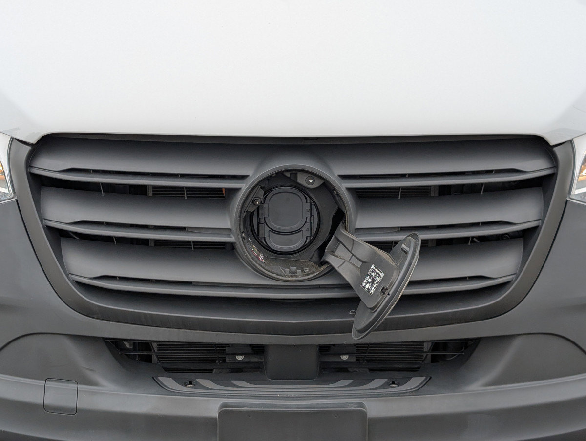 Used 2024 Mercedes-Benz eSprinter 170 Cargo image 5