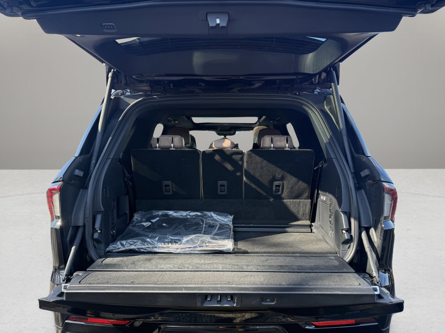 Used 2025 Lincoln Navigator Black Label image 8