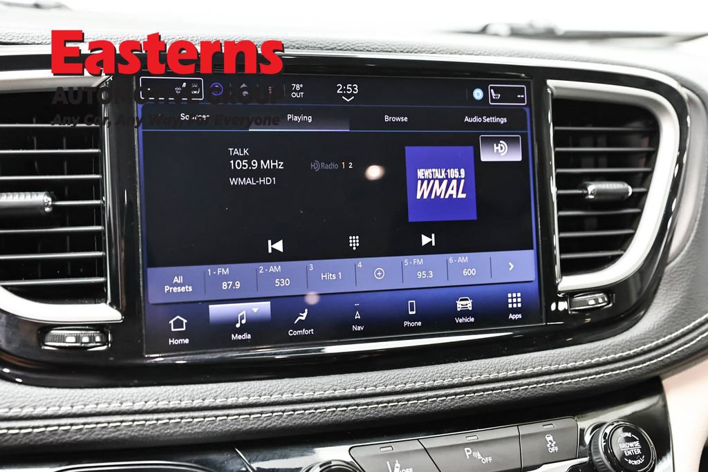 Used 2024 Chrysler Pacifica Limited FWD image 19