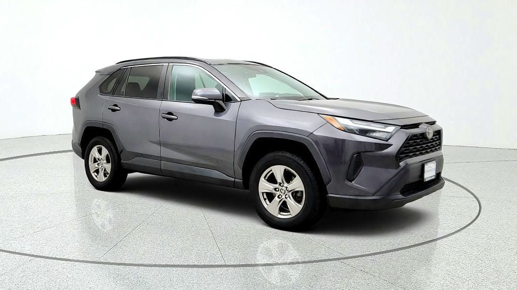 Used 2022 Toyota RAV4 XLE w/ Convenience Package AWD/4WD image 3