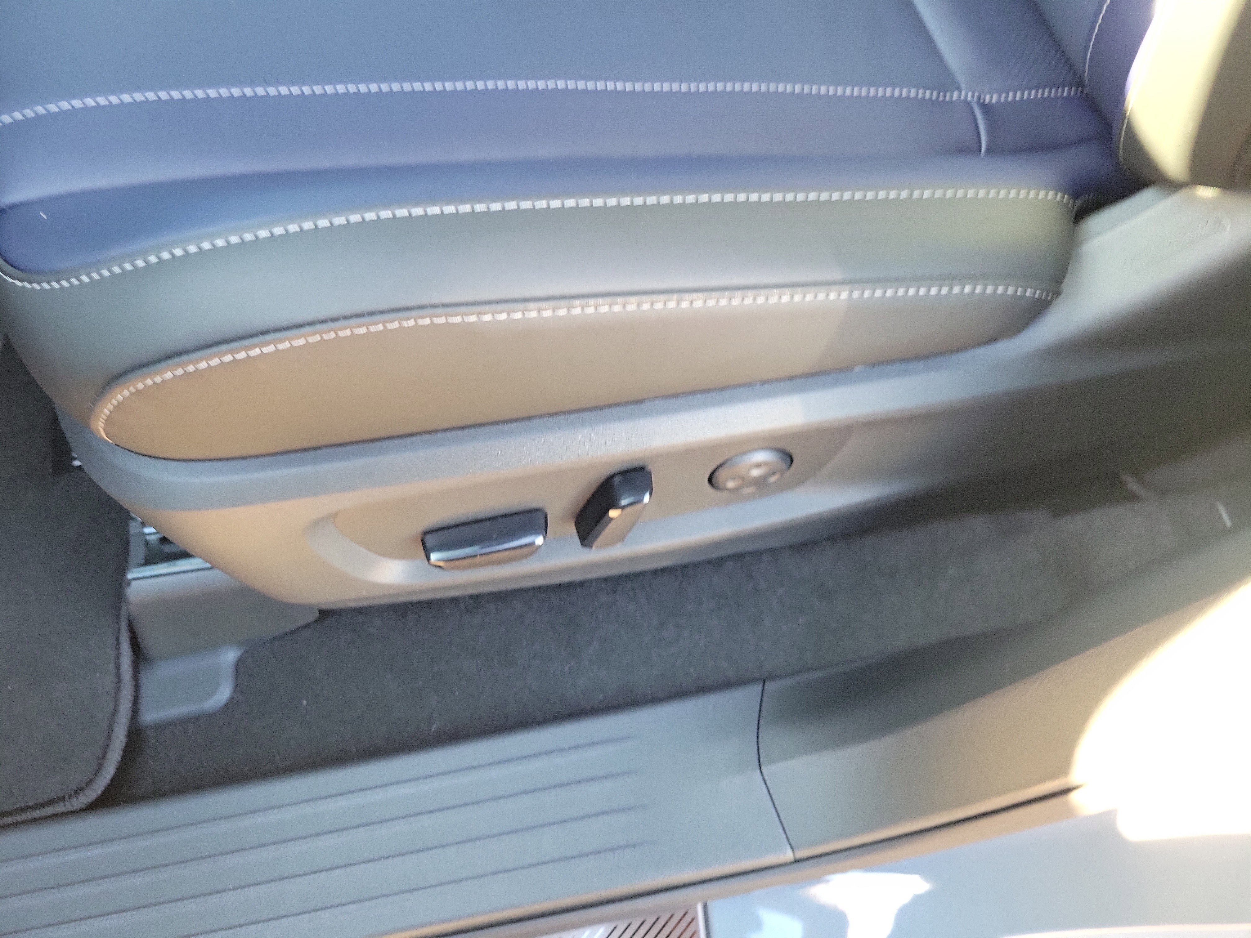 New 2026 INFINITI QX60 Sport w/ Dark Cargo Package image 18