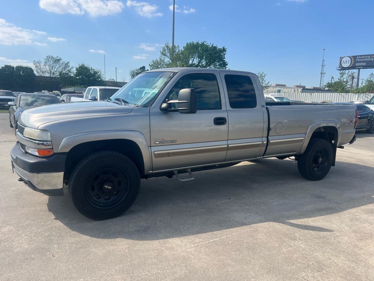 Used 2002 Chevrolet Silverado 2500 LS w/ Off-Road Skid Plate Pkg AWD/4WD image 2