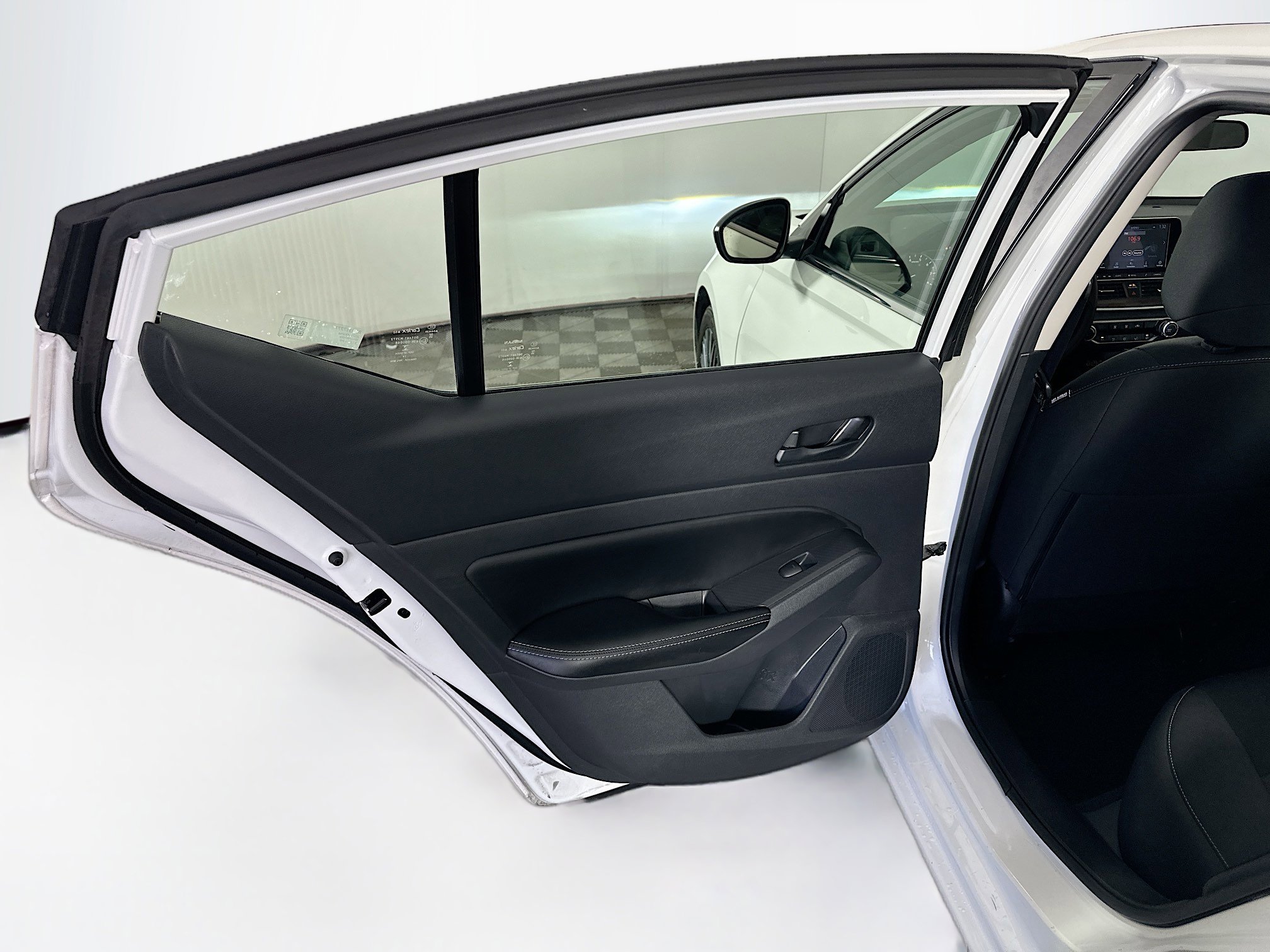 Used 2025 Nissan Altima 2.5 SV image 25