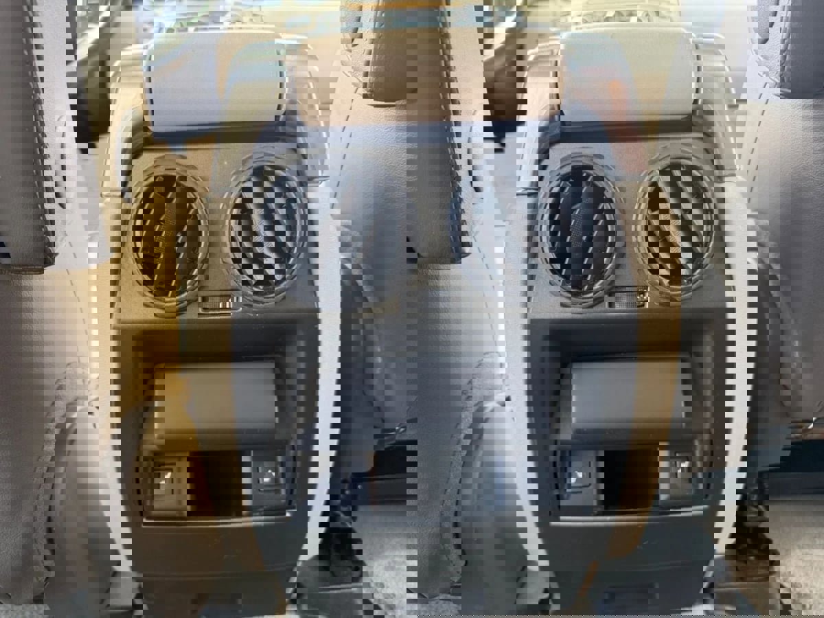 Used 2016 Land Rover LR4 HSE LUX image 24